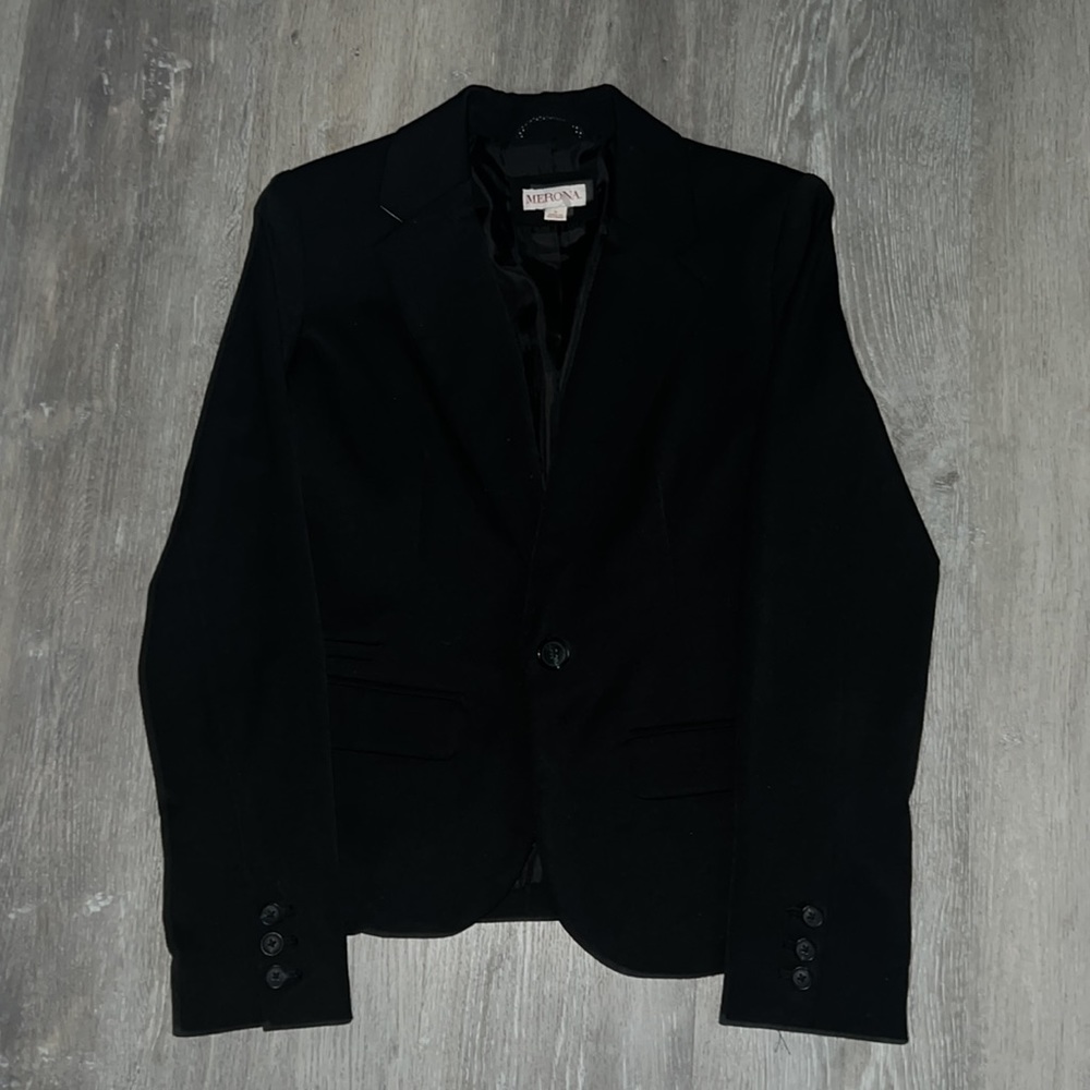 Is in Pristine condition.Only used once since payed. Very good quality material.